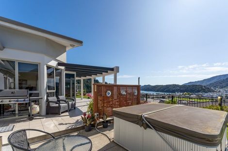 Photo of property in 8 Harbour View Heights, Picton, 7220