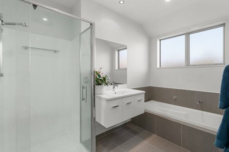 Photo of property in 18 Westpark Drive, Burnside, Christchurch, 8053