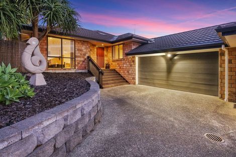 Photo of property in 7 Oratia Drive, Glen Eden, Auckland, 0602