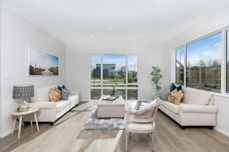 Photo of property in 16 Ropere Street, Kumeu, 0810