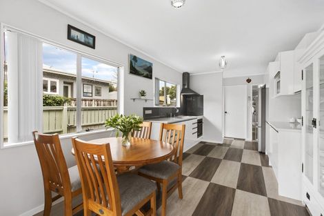 Photo of property in 2/119 Beach Haven Road, Beach Haven, Auckland, 0626