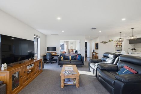 Photo of property in 52 Hilton Drive, Amberley, 7410