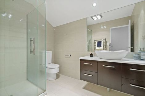 Photo of property in 16 Michael Bosher Way, Flat Bush, Auckland, 2019