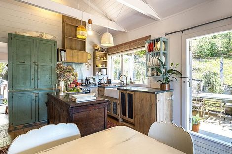 Photo of property in 24 Miro Road, Palm Beach, Waiheke Island, 1081