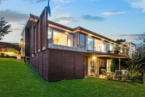 Photo of property in 5a Bernleigh Terrace, West Harbour, Auckland, 0618