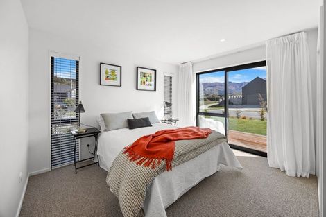 Photo of property in 20 Pounamu Avenue, Albert Town, Wanaka, 9305