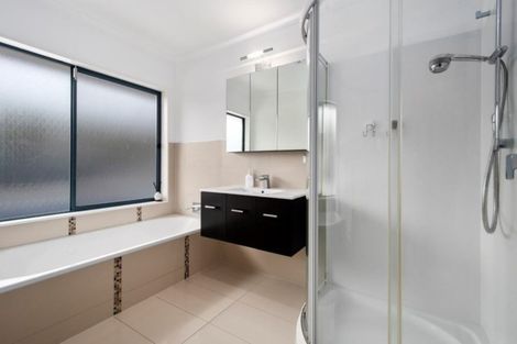 Photo of property in 33 Little John Drive, Bellevue, Tauranga, 3110