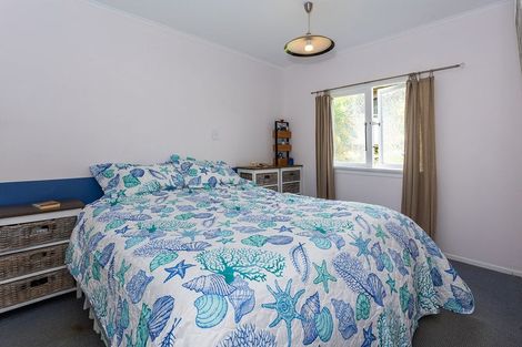 Photo of property in 60 Beach Valley Road, Piha, New Lynn, 0772