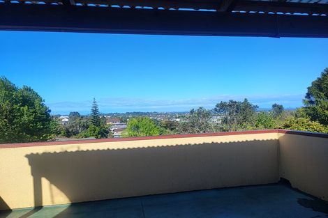 Photo of property in 631a Glenfield Road, Totara Vale, Auckland, 0629