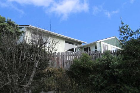Photo of property in 16 Southern Cross Crescent, Island Bay, Wellington, 6023