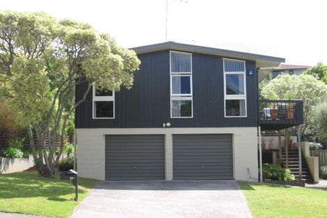 Photo of property in 33 Wyoming Avenue, Murrays Bay, Auckland, 0630