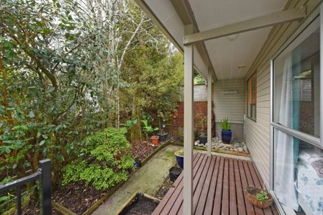 Photo of property in 2/5 Taunton Way, Pinehaven, Upper Hutt, 5019