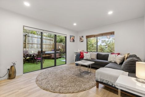 Photo of property in 34b Kiteroa Terrace, Rothesay Bay, Auckland, 0630