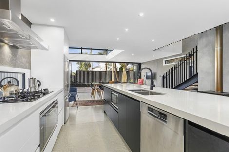 Photo of property in 81 Queen Street, Northcote Point, Auckland, 0627