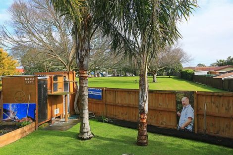 Photo of property in 2/3 Papatahi Place, Henderson, Auckland, 0610