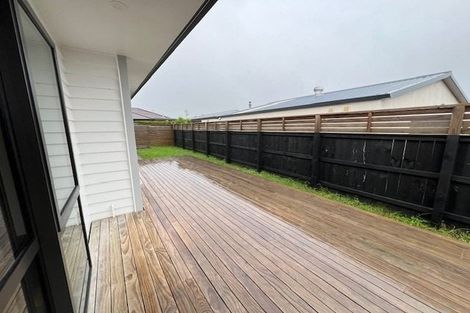 Photo of property in 4 Hooton Drive, Kumeu, 0810