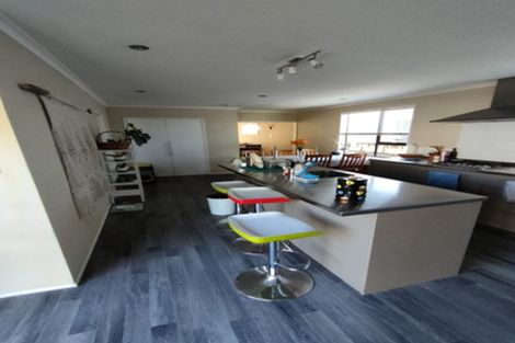 Photo of property in 9 Hoyle Place, New Plymouth, 4310