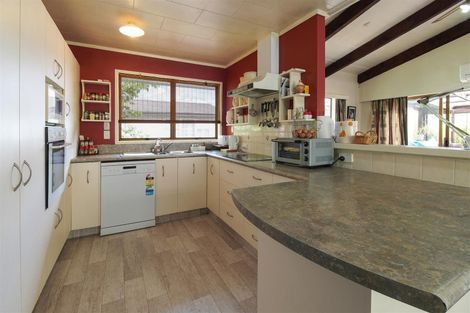 Photo of property in 130 Koutu Road, Kawaha Point, Rotorua, 3010