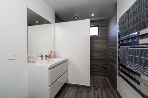 Photo of property in 18 Pukenamu Road, Rainbow Point, Taupo, 3330