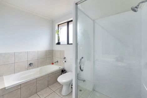 Photo of property in 20 Misty Valley Drive, Henderson, Auckland, 0612