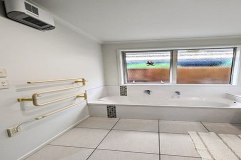 Photo of property in 18 Edgeview Crescent, Fitzroy, Hamilton, 3206