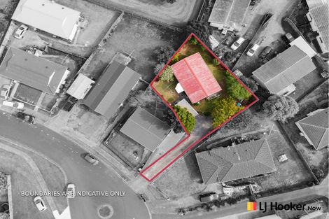 Photo of property in 2/12 De Bloge Place, Clendon Park, Auckland, 2103