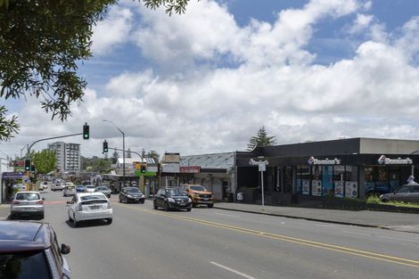 Photo of property in 2/81 West Coast Road, Glen Eden, Auckland, 0602