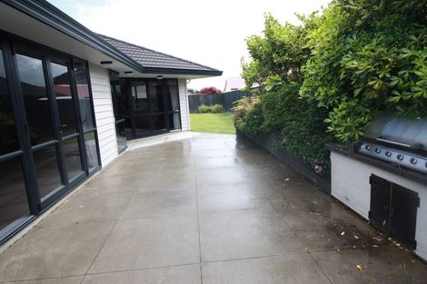 Photo of property in 17 Cleveland Heights, Kelvin Grove, Palmerston North, 4414