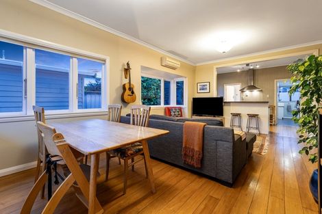 Photo of property in 19 Main Road, Titahi Bay, Porirua, 5022