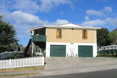Photo of property in 107 Titiro Place, Onemana, Whangamata, 3691