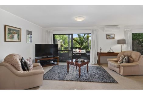 Photo of property in 2/90 Albany Highway, Greenhithe, Auckland, 0632