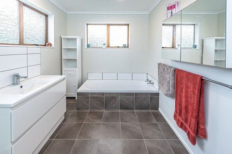 Photo of property in 22 Akepiro Place, Tawhero, Whanganui, 4501