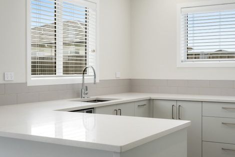 Photo of property in 102 Eriksen Road, Te Awa, Napier, 4110