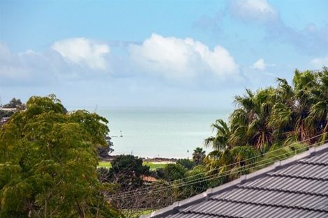 Photo of property in 2/4 Seaview Road, Milford, Auckland, 0620