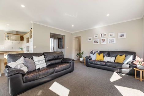 Photo of property in 2 Highbury Place, Nawton, Hamilton, 3200