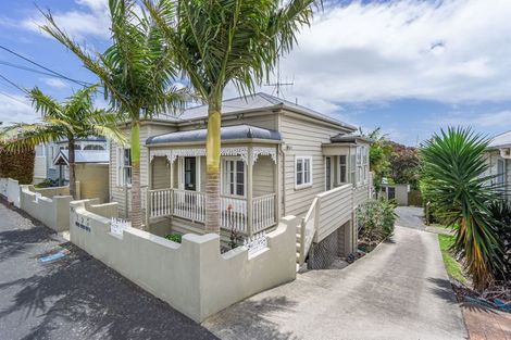 Photo of property in 96 Calliope Road, Stanley Point, Auckland, 0624