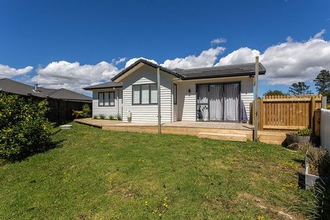 Photo of property in 19 Kahika Grove, Huapai, Kumeu, 0810