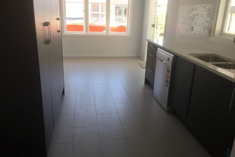 Photo of property in 28 Edwards Avenue, Henderson, Auckland, 0610