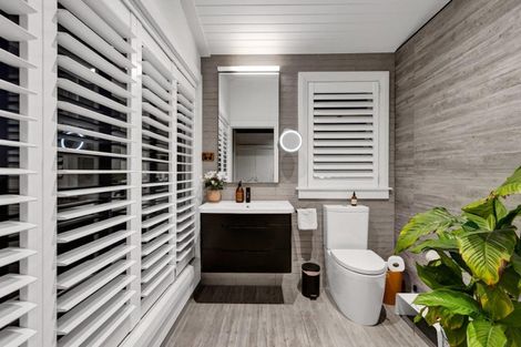 Photo of property in 120 Pendarves Street, New Plymouth, 4312