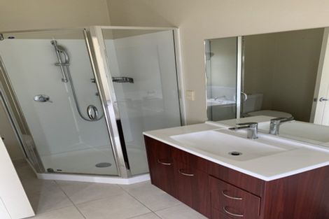 Photo of property in 9/40 Scarlet Oak Drive, Schnapper Rock, Auckland, 0632