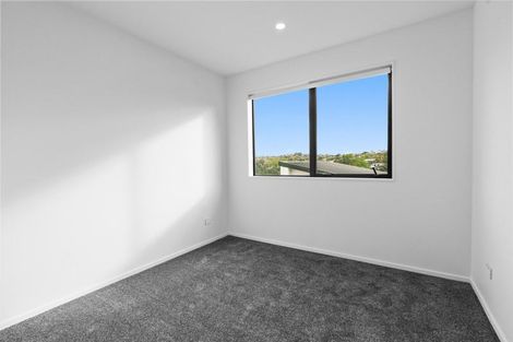 Photo of property in 165b Wiseley Road, West Harbour, Auckland, 0618
