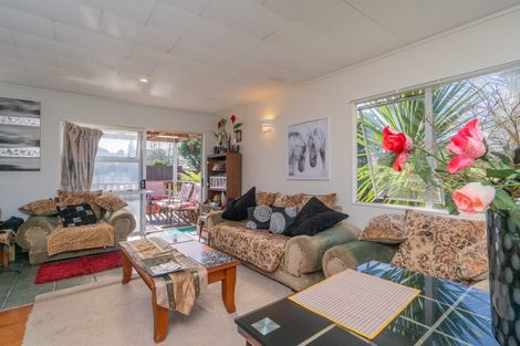 Photo of property in 2/20 Mile Place, Henderson, Auckland, 0612