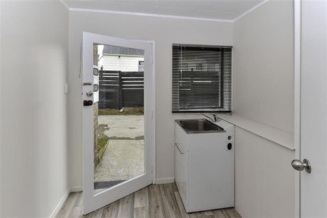 Photo of property in 4 Kopara Place, Clendon Park, Auckland, 2103
