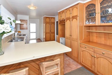 Photo of property in 24 Waterview Road West, Stanley Point, Auckland, 0624