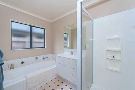 Photo of property in 72 Nielsen Gardens, Rototuna, Hamilton, 3210