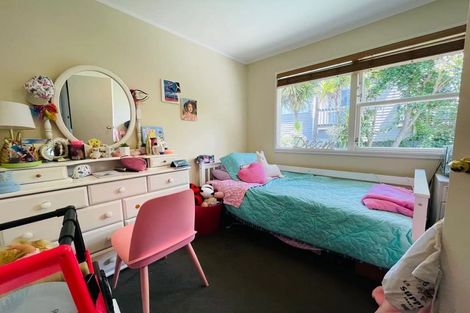 Photo of property in 1/5 Mchardy Place, Glenfield, Auckland, 0627