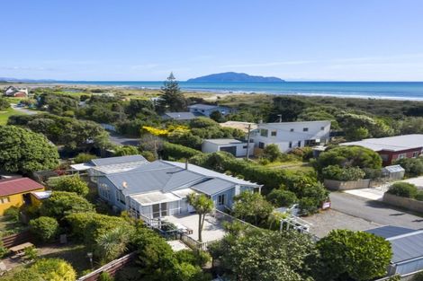 Photo of property in 30 Kapiti Lane, Otaki Beach, Otaki, 5512