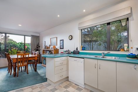 Photo of property in 10 Logan Place, Kelvin Grove, Palmerston North, 4414