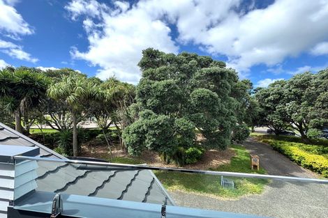 Photo of property in 7 Lone Tree Avenue, Te Atatu Peninsula, Auckland, 0610