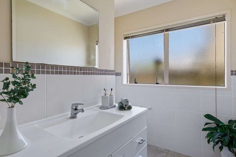 Photo of property in 34 Aitkenhead Court, Parakai, 0830